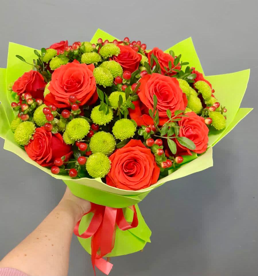 Букет цветов из: Хризантемы и Розы в Семендере