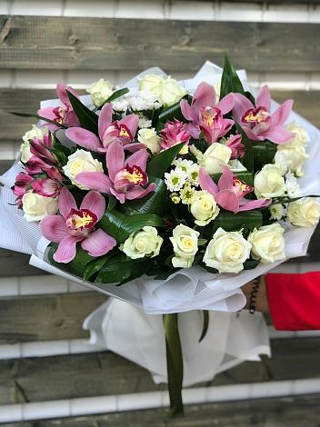 Букет цветов из: Розы и Хризантемы в Семендере
