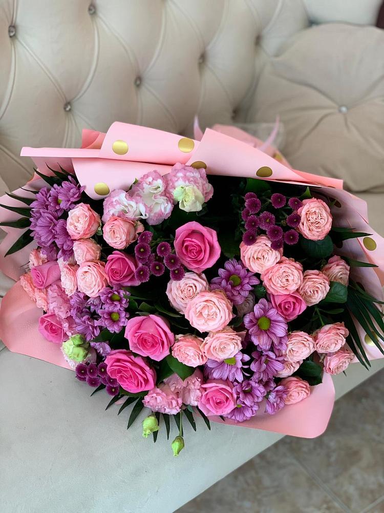 Букет цветов из: Хризантемы, Розы и Лизиантусы в Семендере