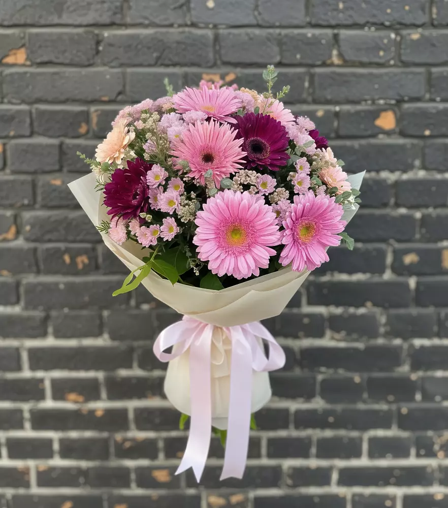 Букет цветов из: Герберы и Хризантемы в Семендере