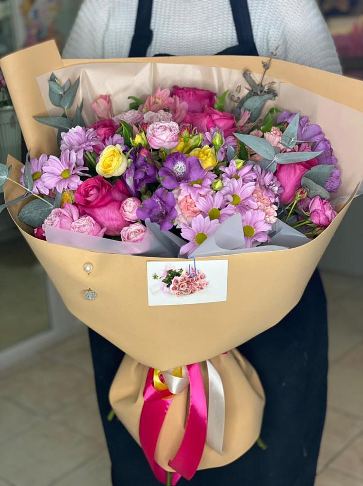 Букет цветов из: Хризантемы, Гвоздики и Альстромерии в Семендере