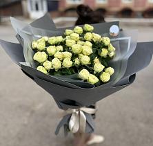 Букет Белые кустовые розы Солинеро в Семендере