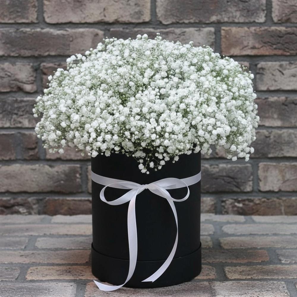 Цветочная композиция из Гипсофила в шляпной коробке в Семендере