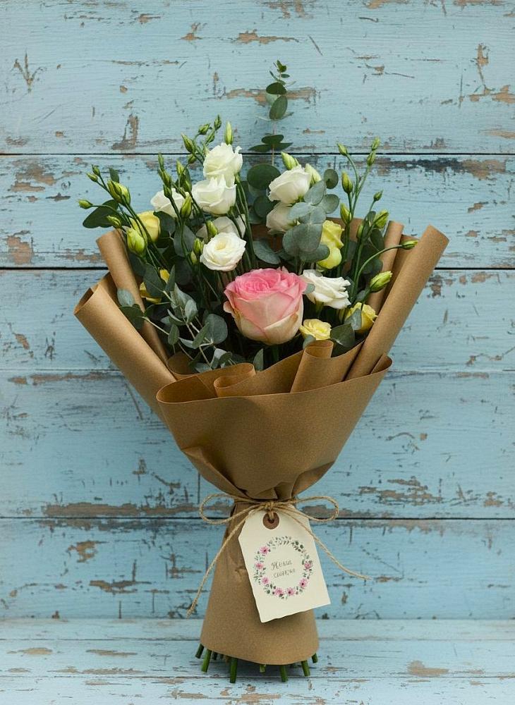 Букет цветов из: Розы и Лизиантусы в Семендере