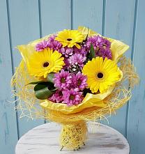 Букет цветов из:  Хризантемы и Герберы в Семендере