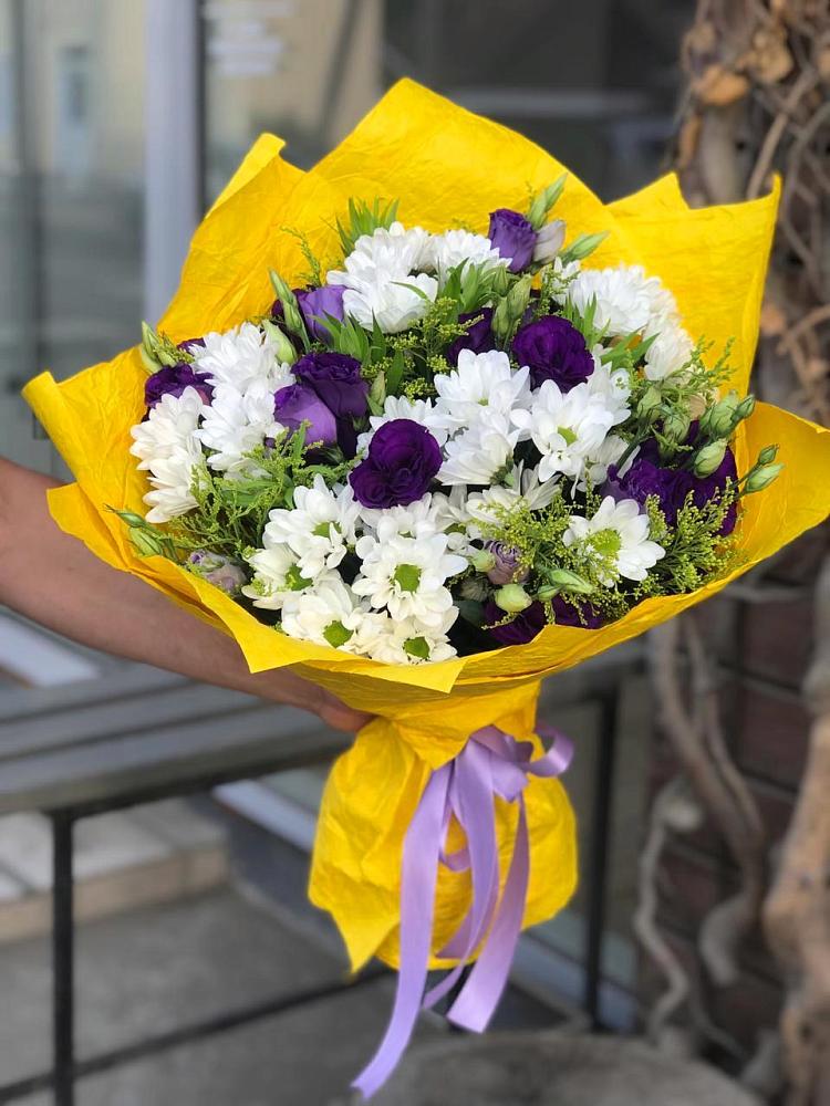 Букет цветов из: Ирисы, Хризантемы и Ромашки в Семендере
