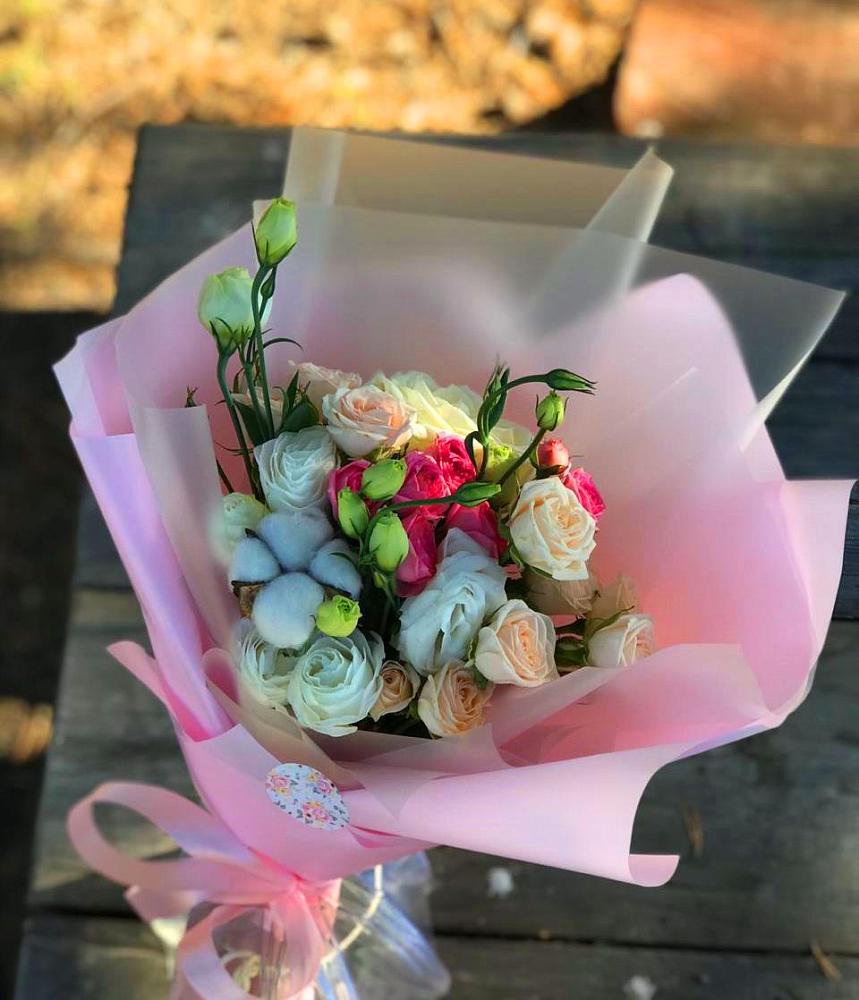 Букет цветов из: Розы и Лизиантусы в Семендере