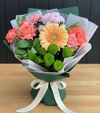 Букет цветов из:  Гвоздики, Розы, Герберы и Хризантемы в Семендере