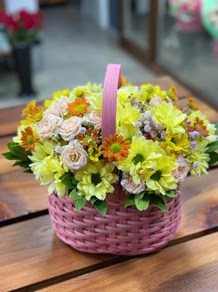 Цветочная композиция из Хризантемы и Розы в корзине в Семендере