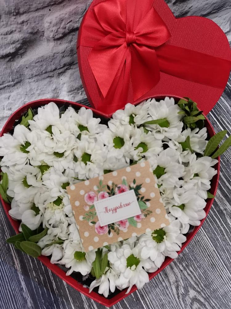 Цветочная композиция из Хризантемы в виде сердца в Семендере