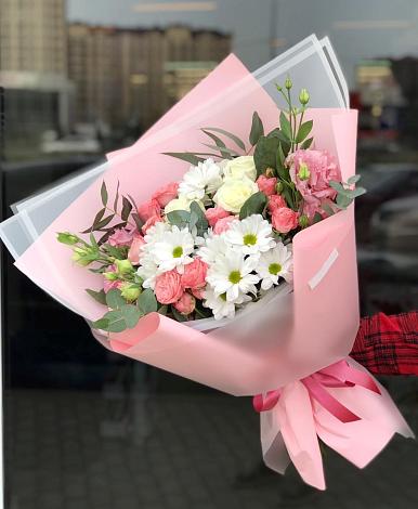 Букет цветов из: Розы, Лизиантусы и Хризантемы в Семендере